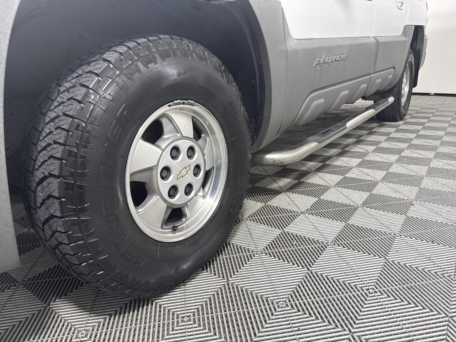 2002 Chevrolet Avalanche 1500 5dr Crew Cab 130" WB