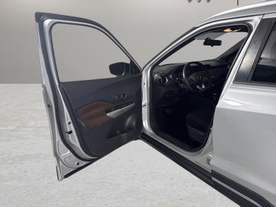 2019 Nissan Kicks SR