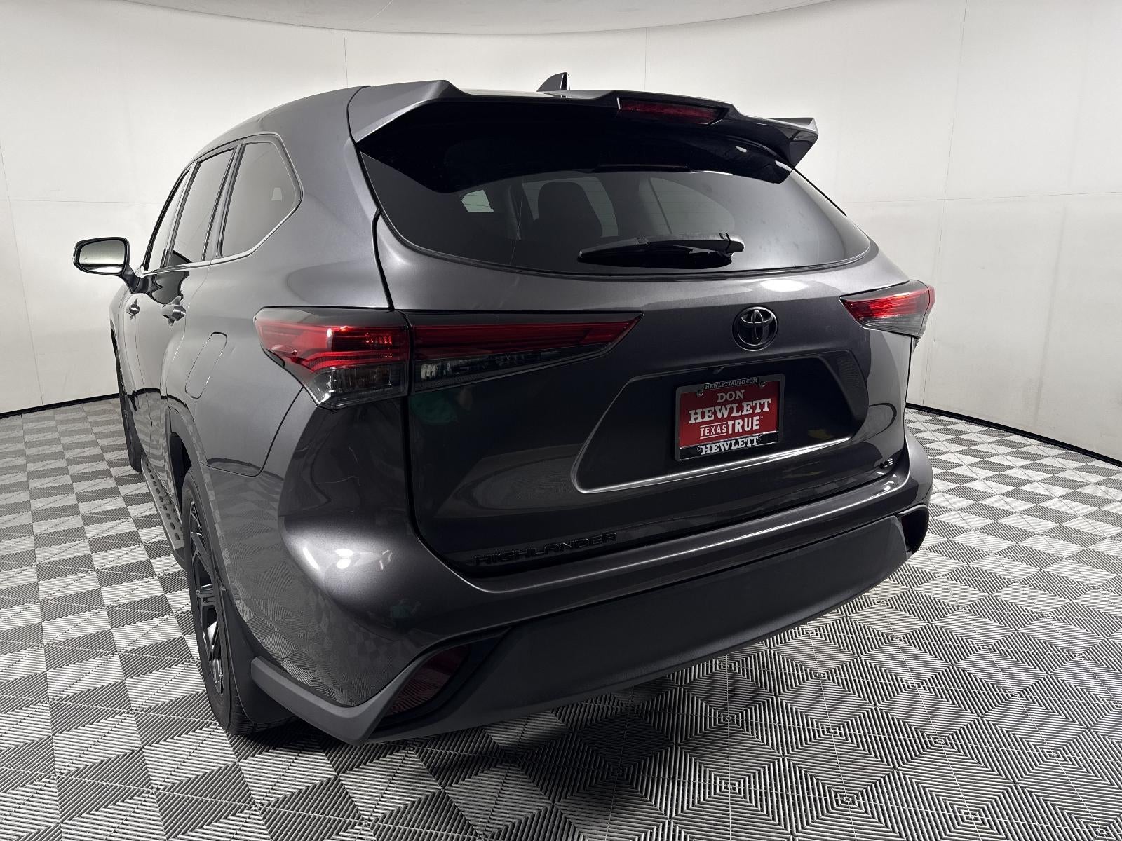 2022 Toyota Highlander LE