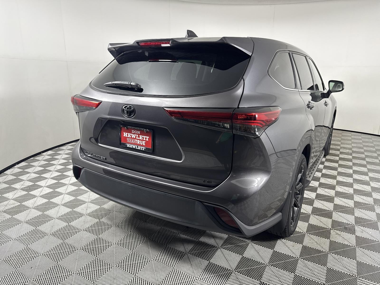2022 Toyota Highlander LE