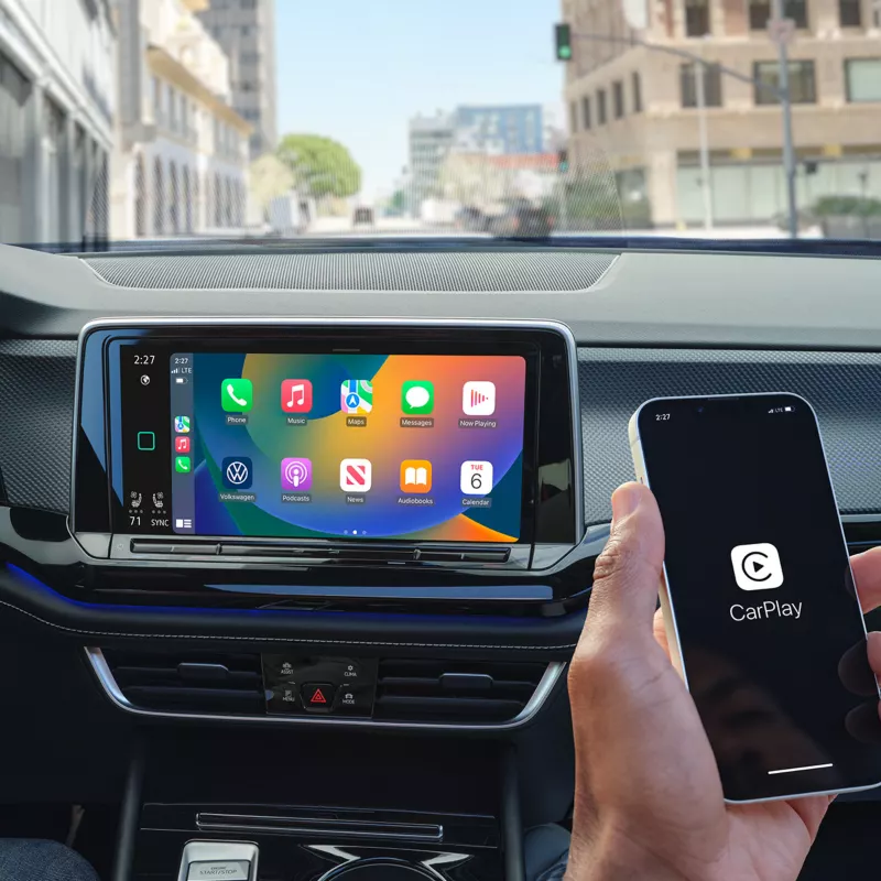 Center touchscreen with wireless App-Connect
