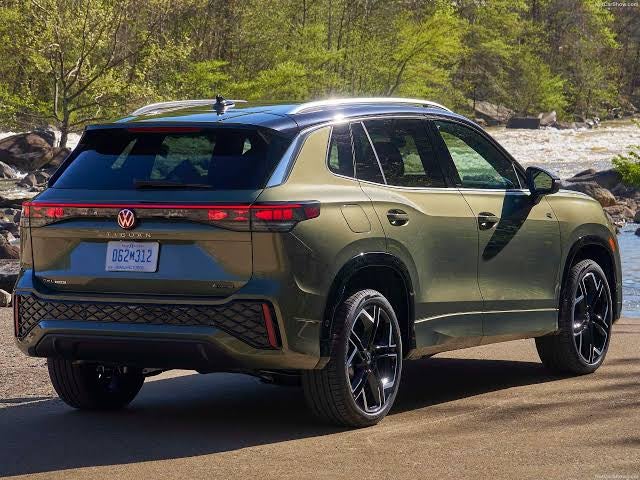 2026 Volkswagen Tiguan SEL R-Line Turbo rear three-quarter view